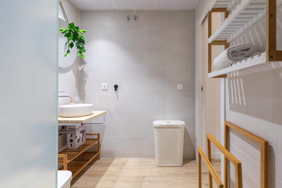 Bathroom, towels