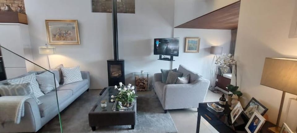Sophisticated Seafront 3BD Suntrap Landscaped Yard House in Dublin