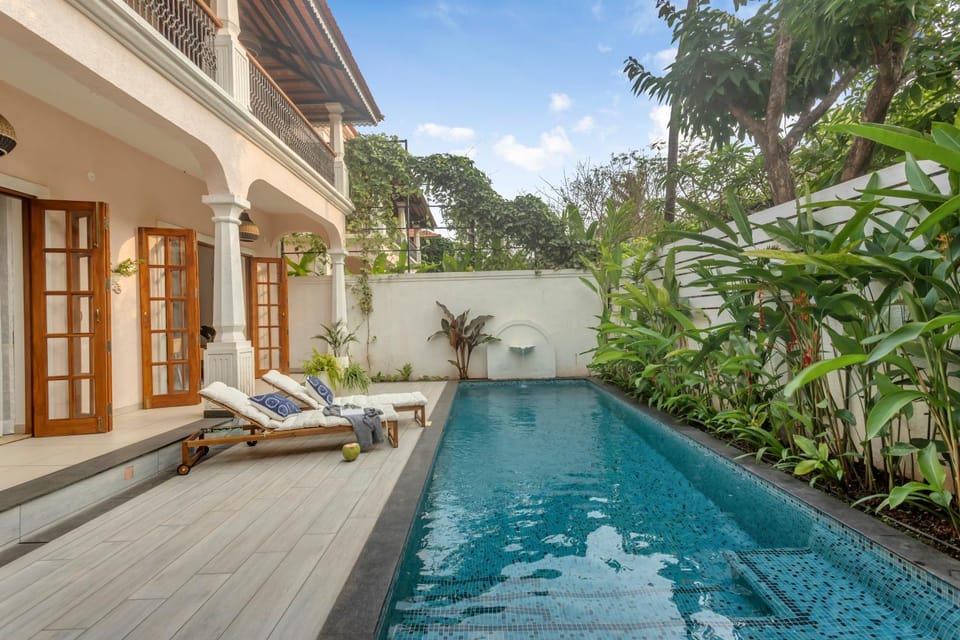 Property building, Patio, Day, Garden, View (from property/room), Balcony/Terrace, Garden view, Pool view, Swimming pool, sunbed