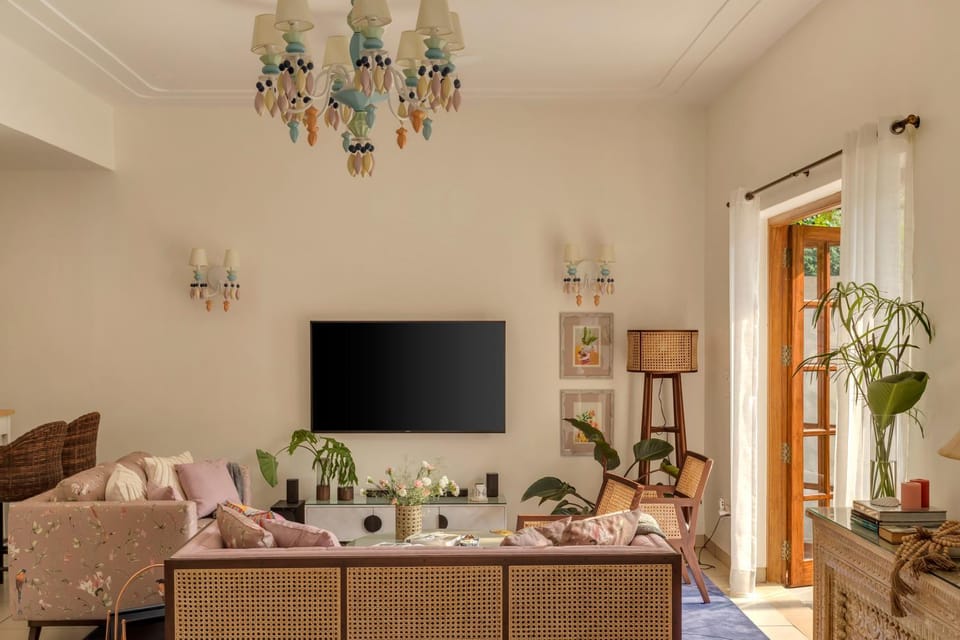 Communal lounge/ TV room, TV and multimedia, Living room, Seating area, Evening entertainment