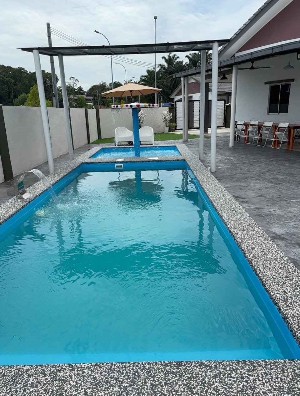 Swimming pool