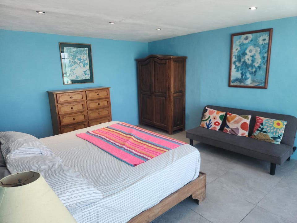 Casa Rosa 2 bedroom beach fronted home with private pool House in Progreso