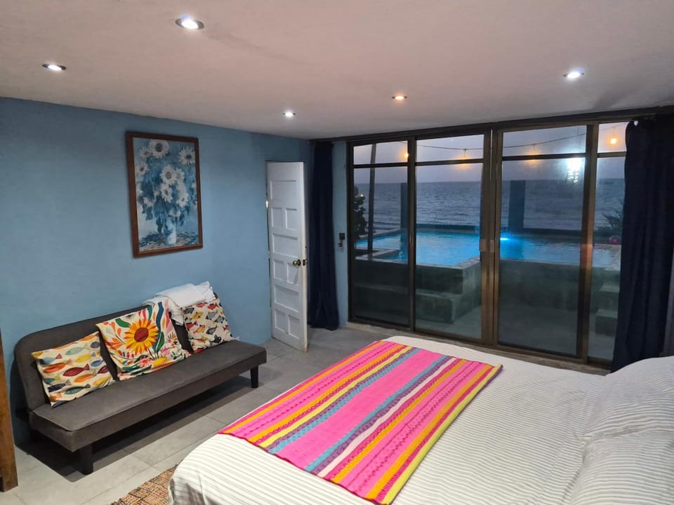 Casa Rosa 2 bedroom beach fronted home with private pool House in Progreso