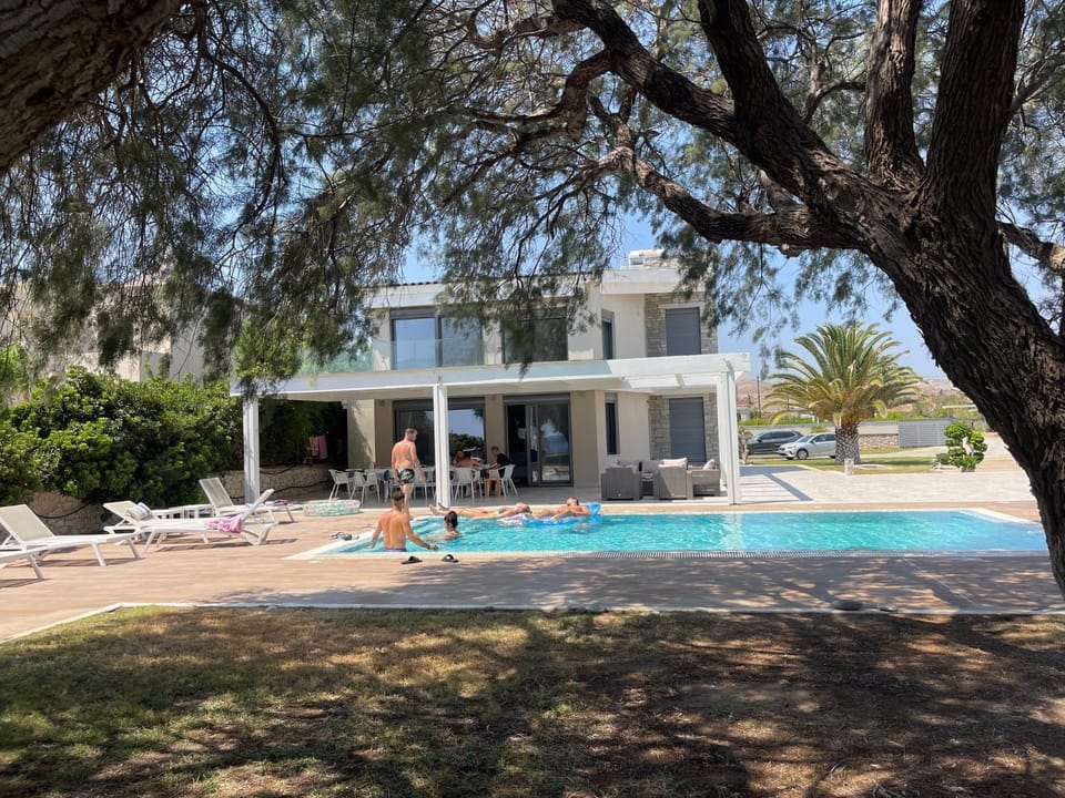 Property building, Patio, Day, Garden, Garden view, Pool view, Swimming pool, sunbed
