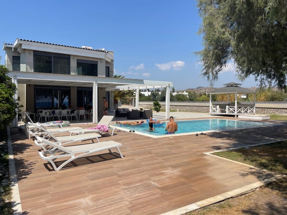Property building, Patio, Day, Natural landscape, Garden, Garden view, Pool view, Swimming pool, sunbed