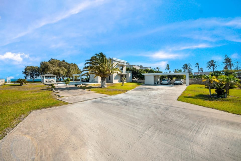 Property building, Garden, Garden view, Parking