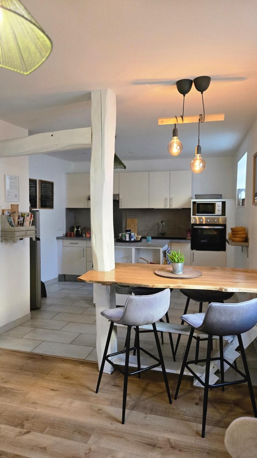 Dining area, kitchen