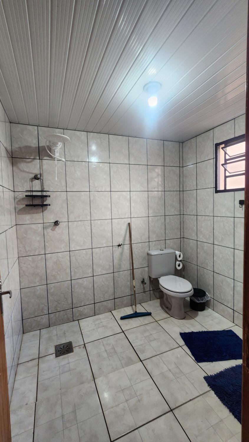 Shower, Toilet
