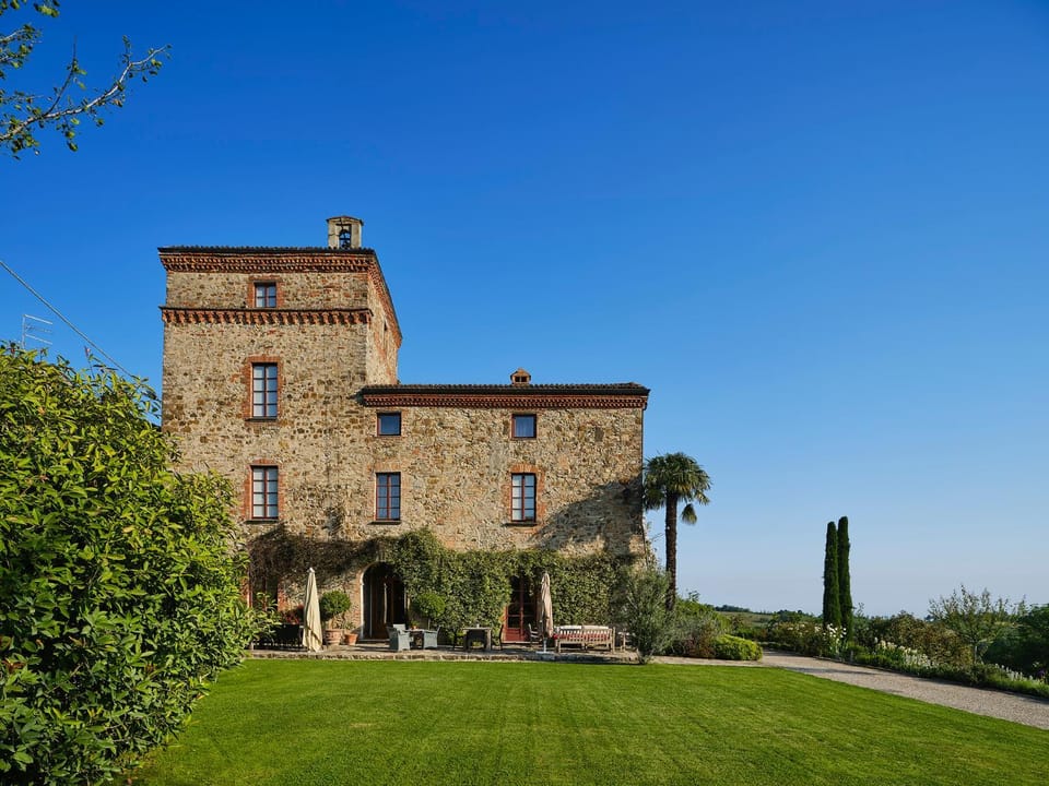 Property building, Facade/entrance, Garden