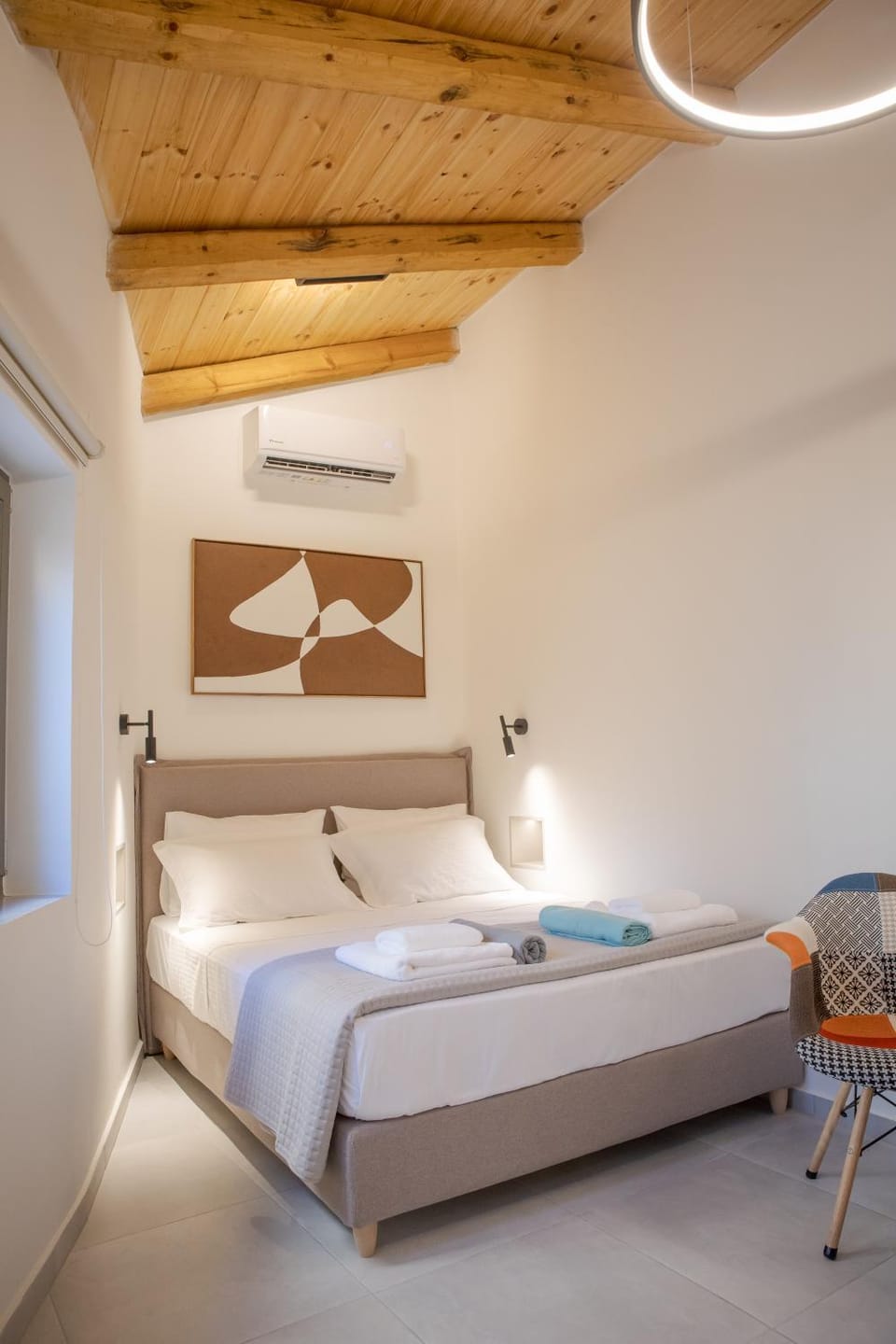 Bed, Photo of the whole room, Bedroom, towels, air conditioner
