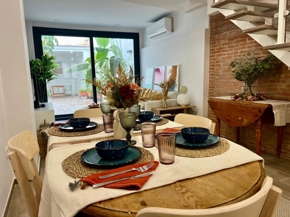 Seating area, Dining area