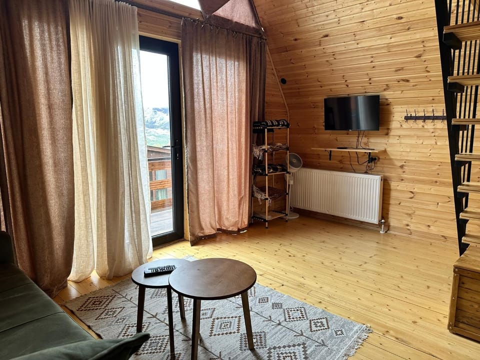 Communal lounge/ TV room, TV and multimedia, Living room