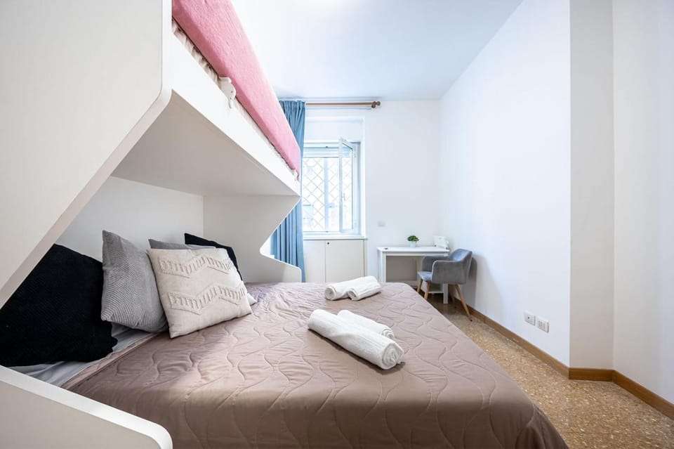 Elegant King Apartment in Testaccio Walk to Colosseum Apartment in Rome