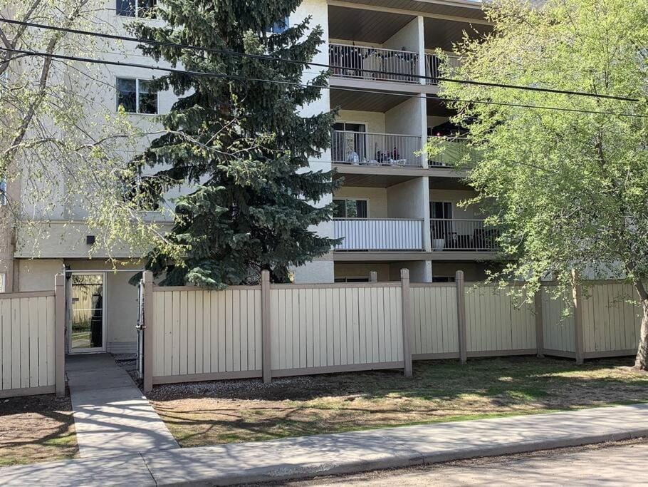 Property building, Garden view