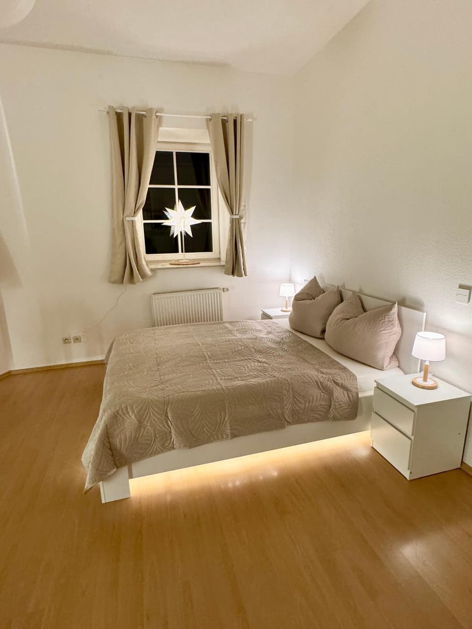 Photo of the whole room, Bedroom