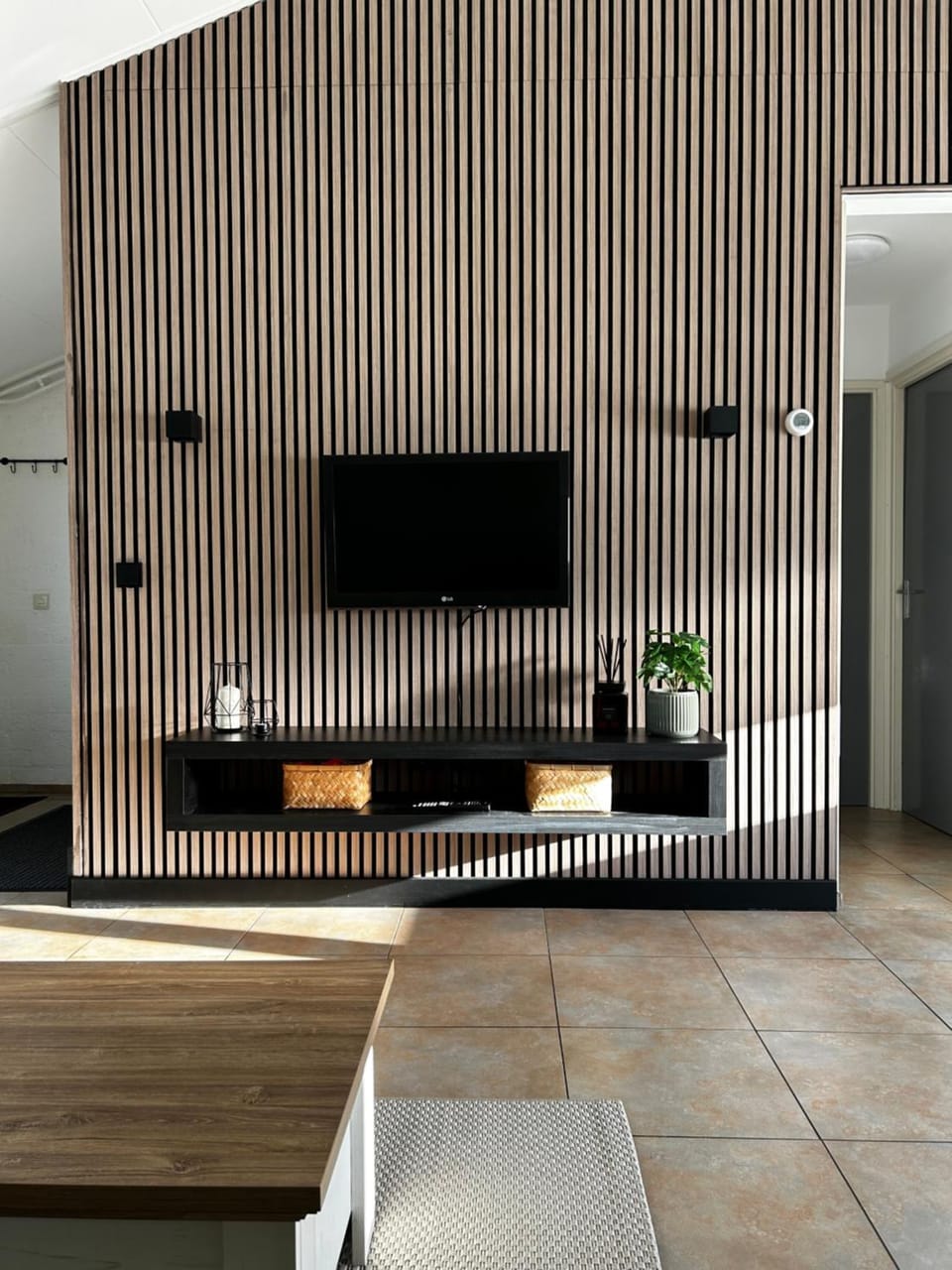 Communal lounge/ TV room, TV and multimedia, Seating area