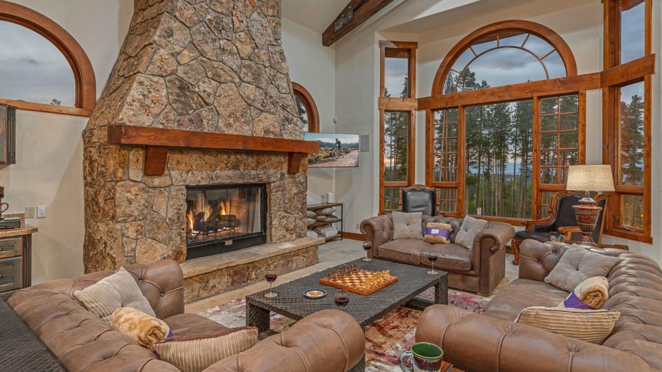 View (from property/room), Seating area, fireplace