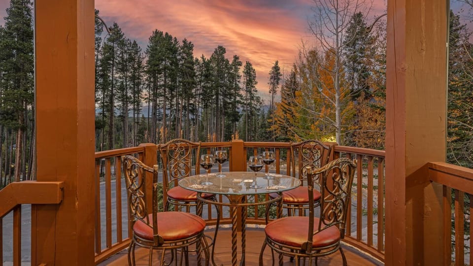 View (from property/room), Balcony/Terrace, Dining area, furniture