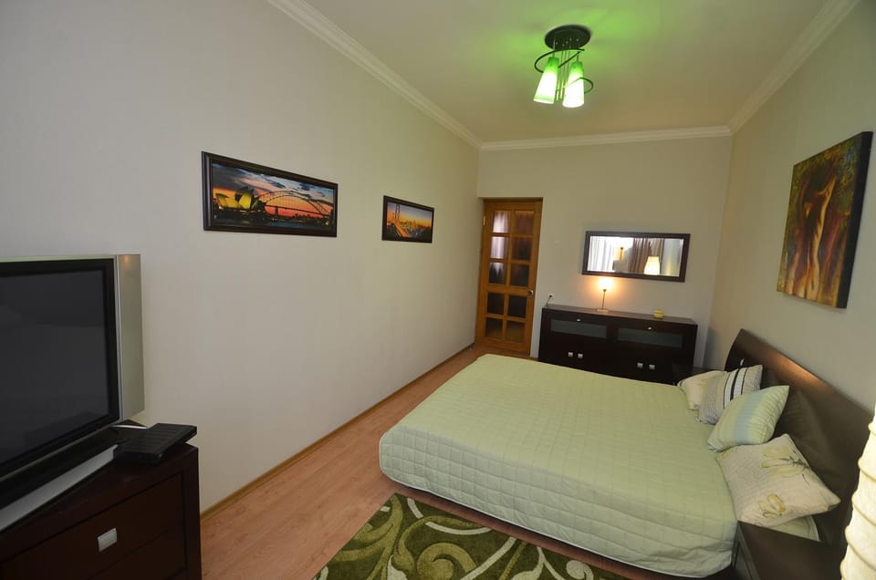 Photo of the whole room, Seating area, Bedroom