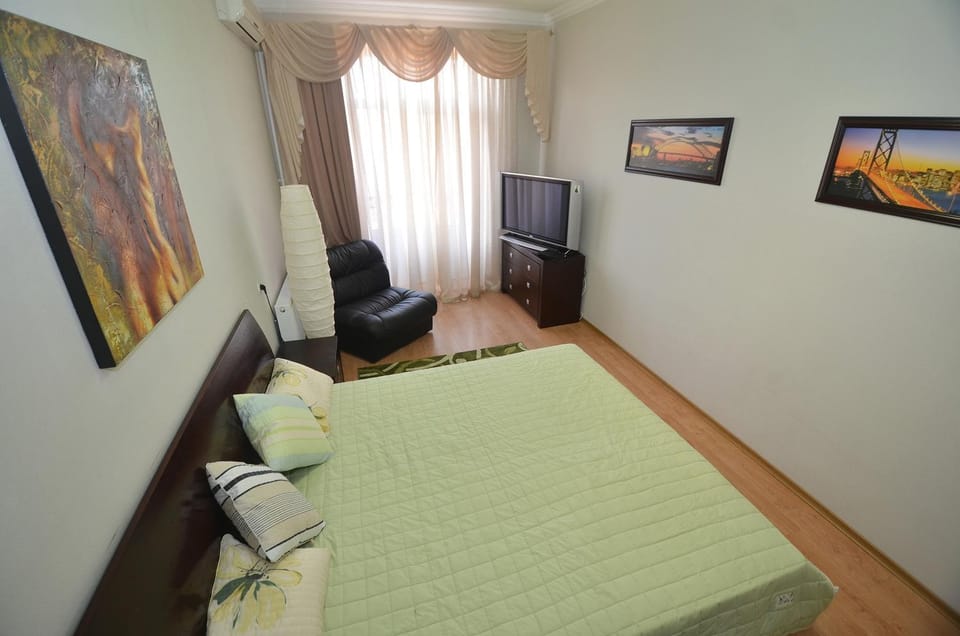 Photo of the whole room, Seating area, Bedroom