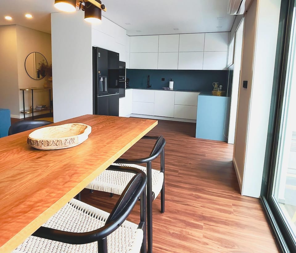 Kitchen or kitchenette, Seating area, Dining area