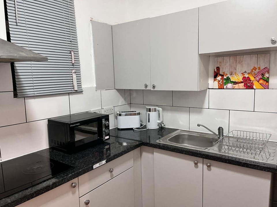 HIVESTAYS Free Wi-Fi, Smart TV, Parking, Tea &Coffee Apartment in Kettering