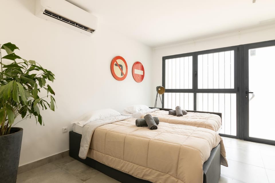 Bed, Living room, towels, air conditioner