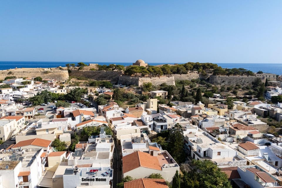 Property building, Nearby landmark, Neighbourhood, City view, Street view