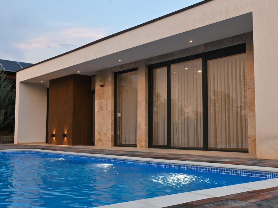 Property building, Day, Pool view, Swimming pool