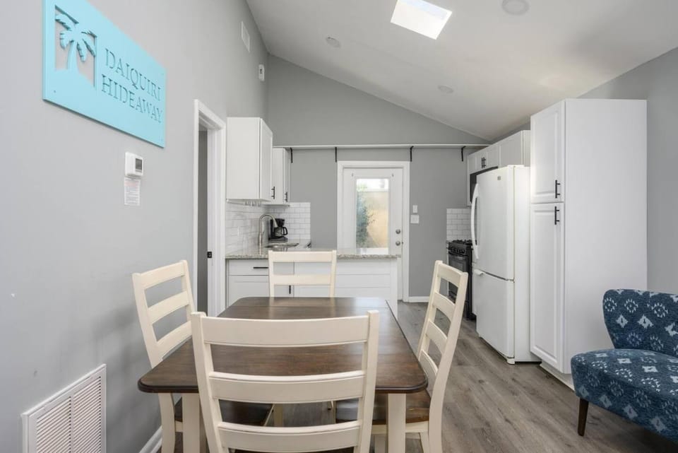 Quaint Home 2BR 1 BA Shared Pool House in Tybee Island