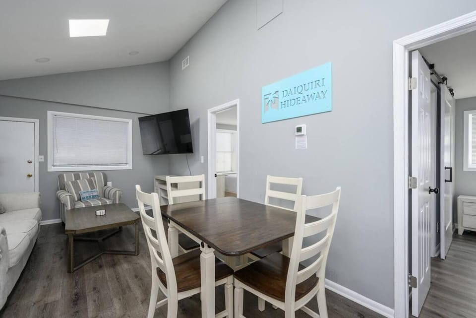 Quaint Home 2BR 1 BA Shared Pool House in Tybee Island