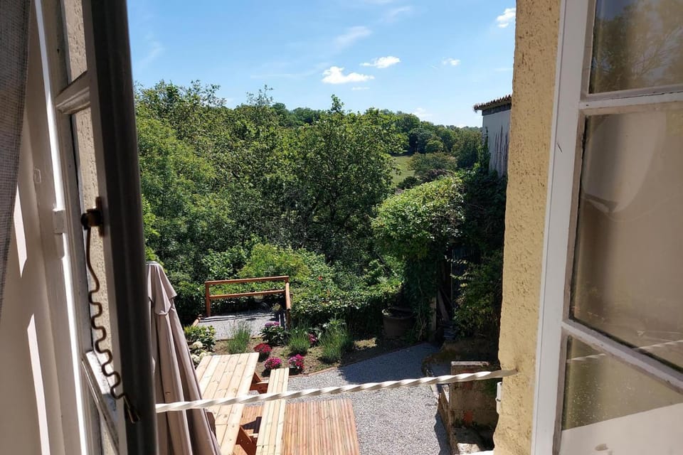 2Bed House Sleeps 4 - Parking Views 3min to Town House in Nouvelle-Aquitaine