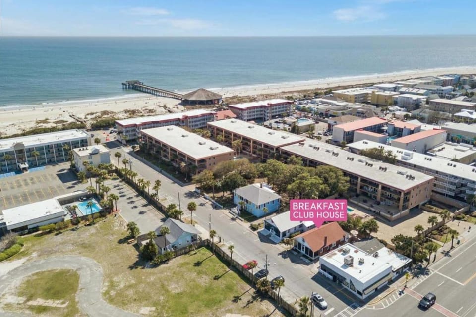 2 Adjoining Houses for 10 People House in Tybee Island