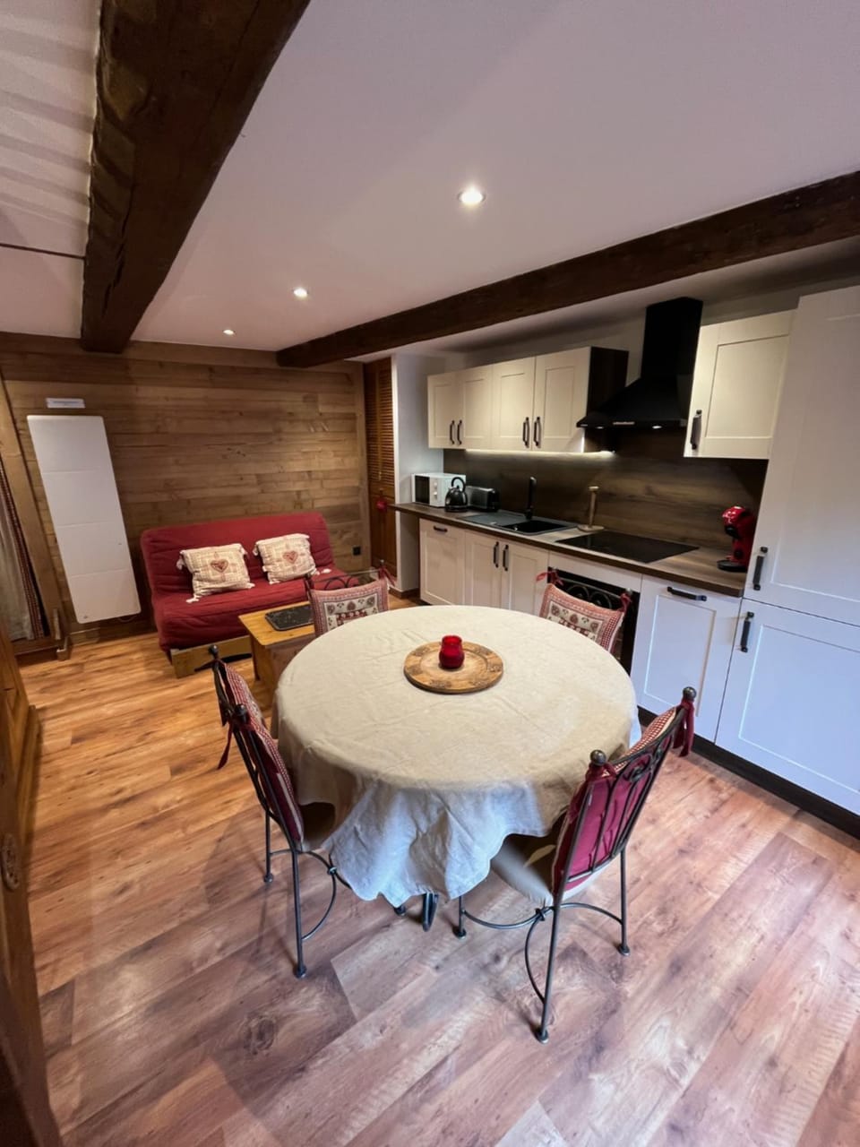 Kitchen or kitchenette, Seating area, Dining area