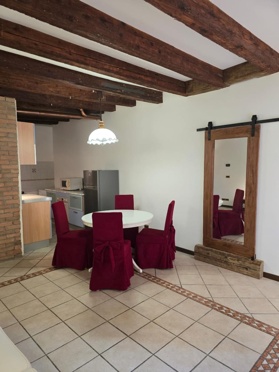 Kitchen or kitchenette, Living room, Seating area, Dining area