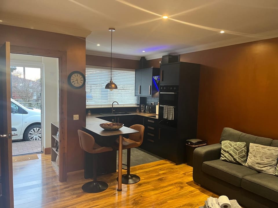 Cute Cottage Central Bathgate Inc Sofa Bed Villa in Scotland