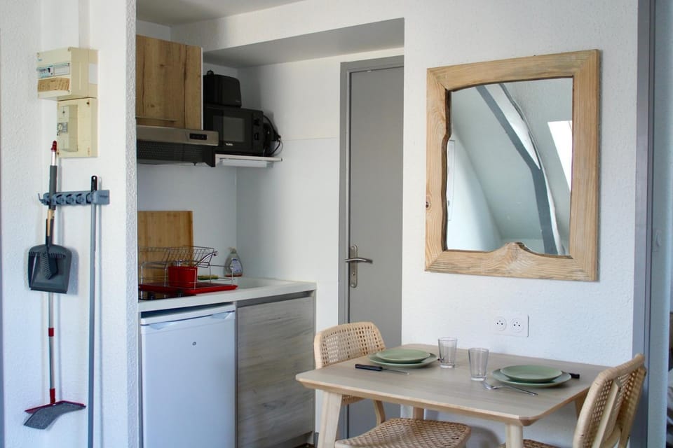 Kitchen or kitchenette, Meals