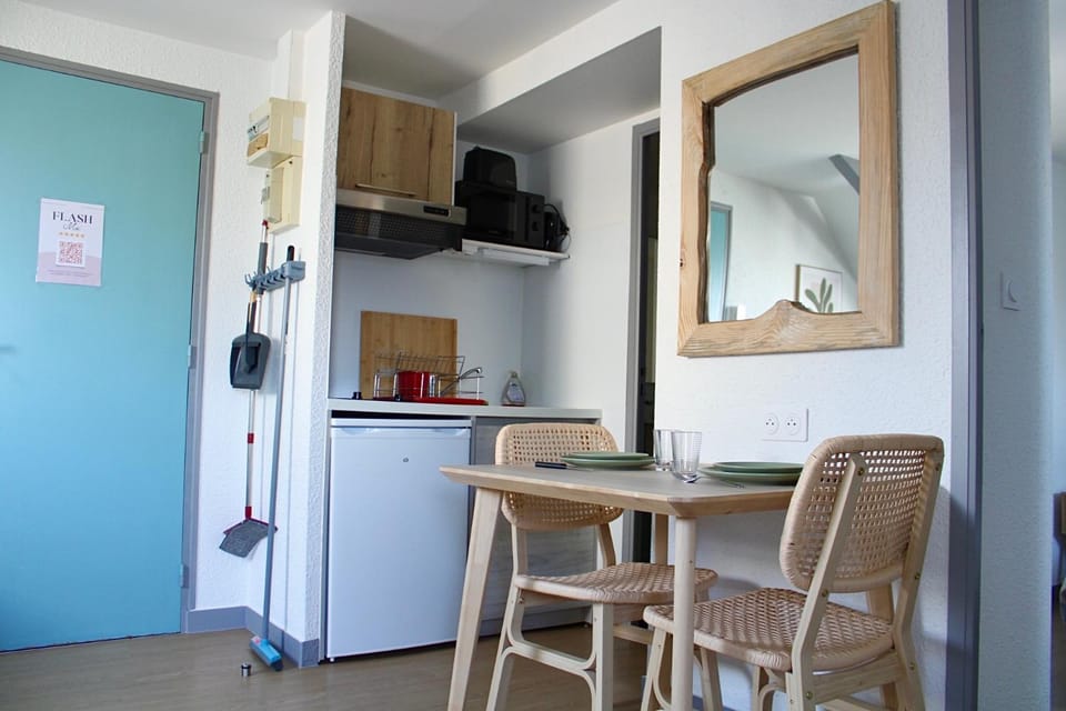 Kitchen or kitchenette, Meals
