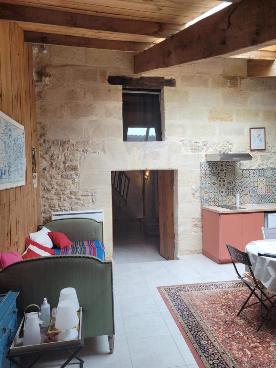 Kitchen or kitchenette, Seating area, Dining area