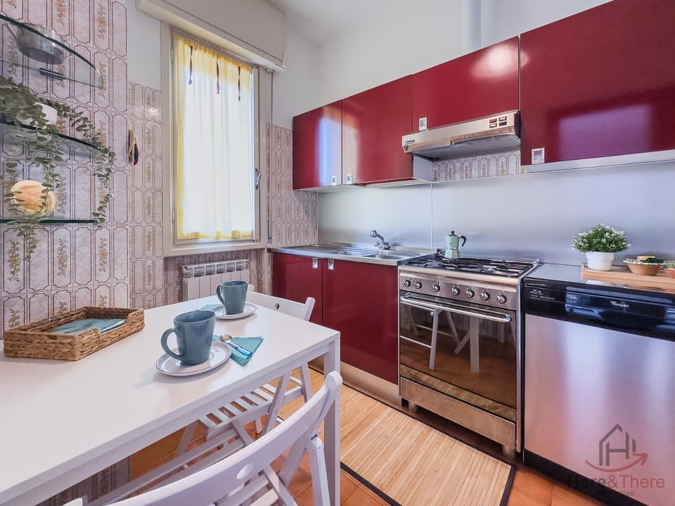 Kitchen or kitchenette, Dining area, dishwasher, oven, stove