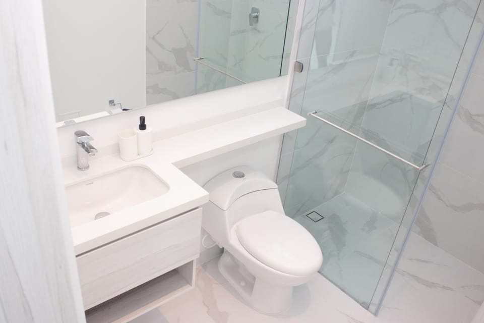 Shower, Toilet, Bathroom, towels
