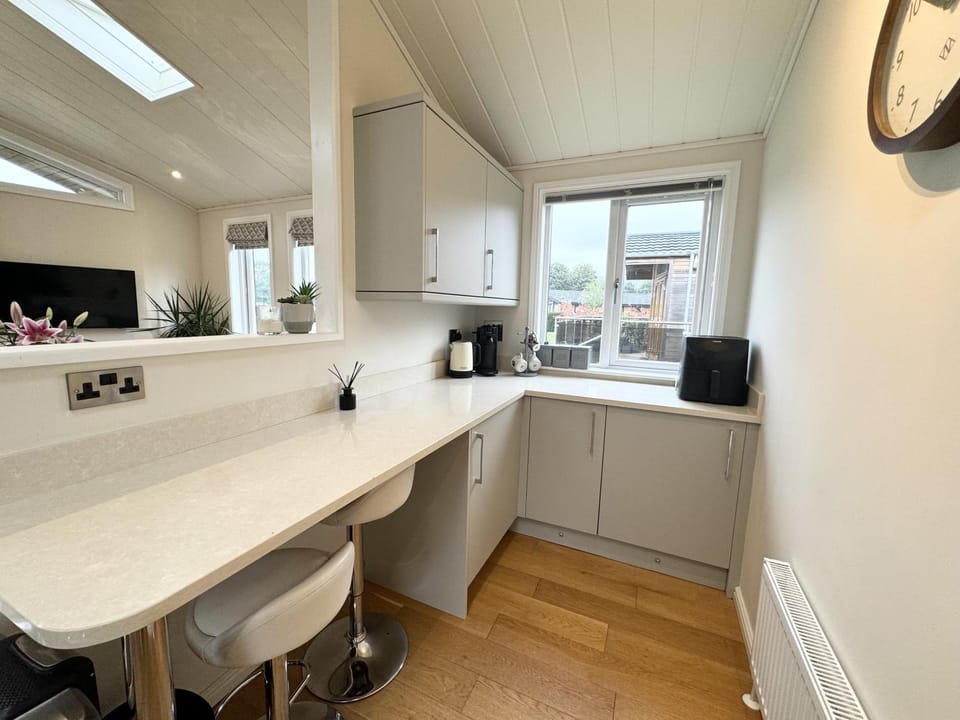 2 Bedroom Log Cabin Cabin in Wycombe District