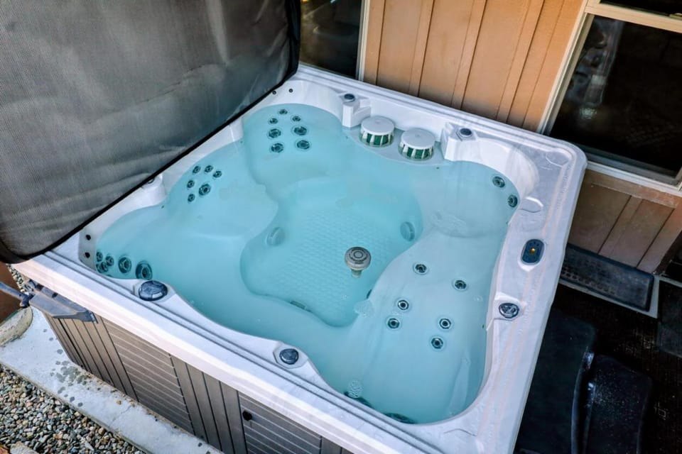 Hot Tub, Hot Tub