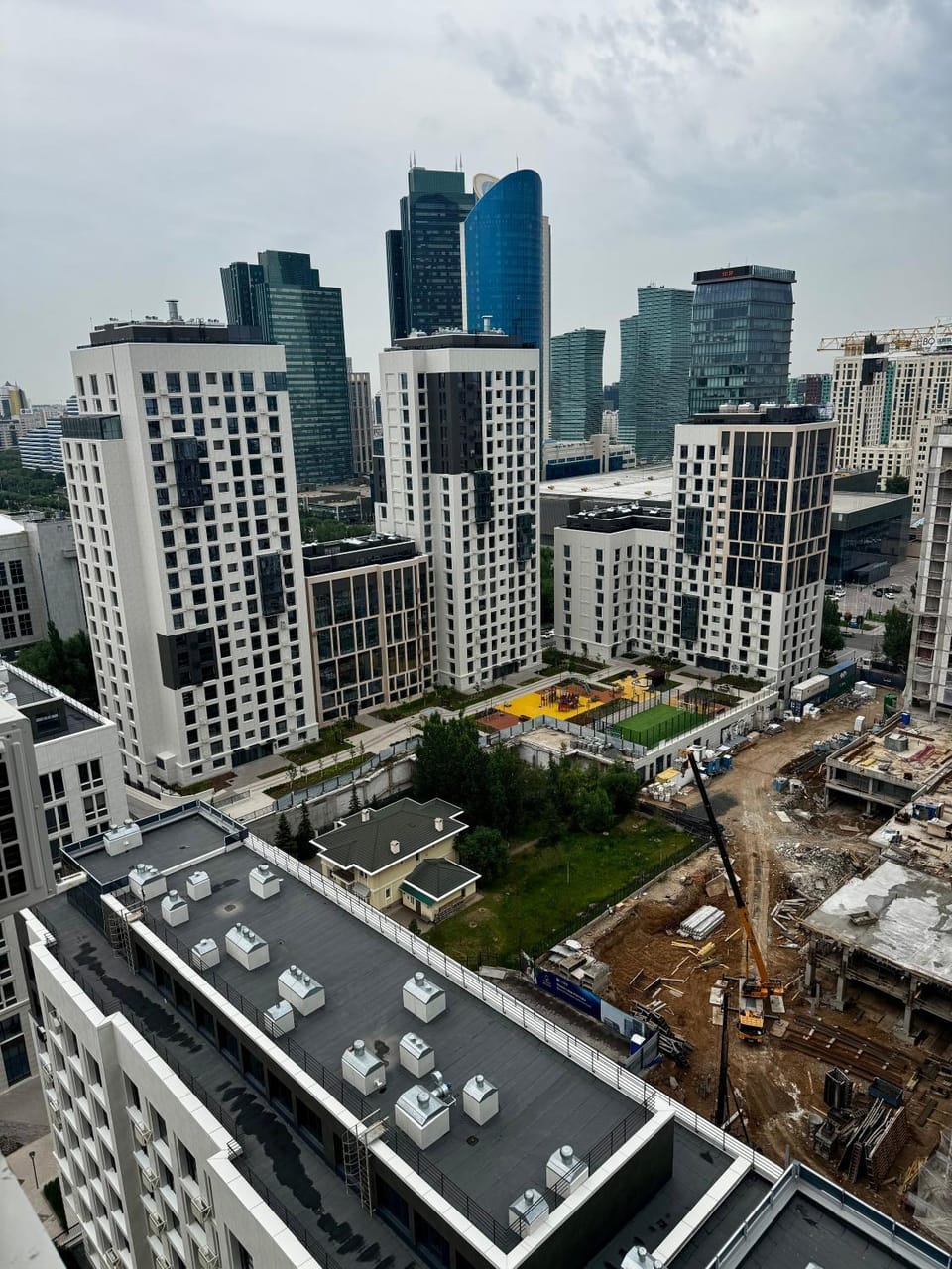 Property building, Day, City view, Location