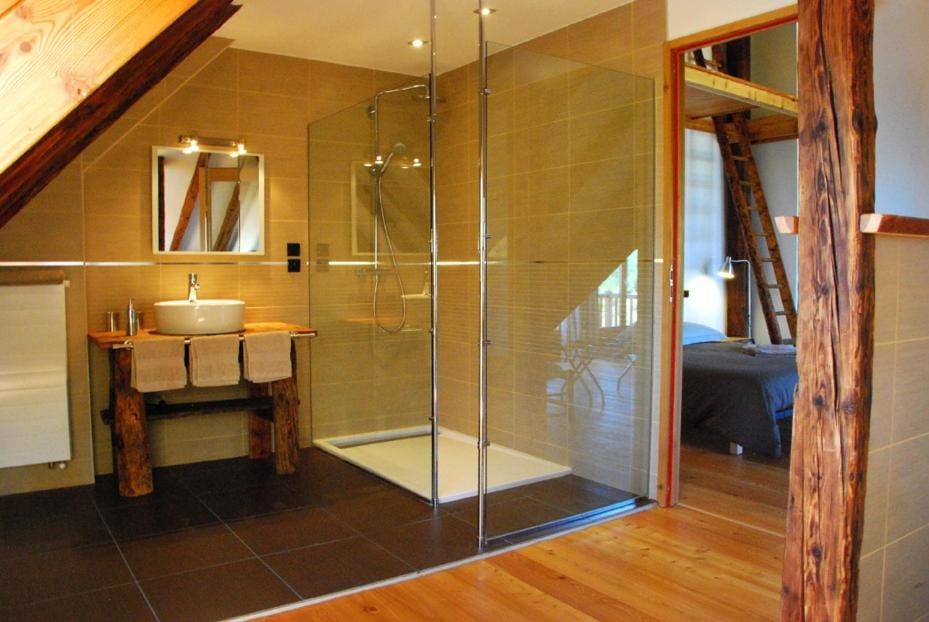 Shower, Toilet, Bed, Bathroom, Mountain view