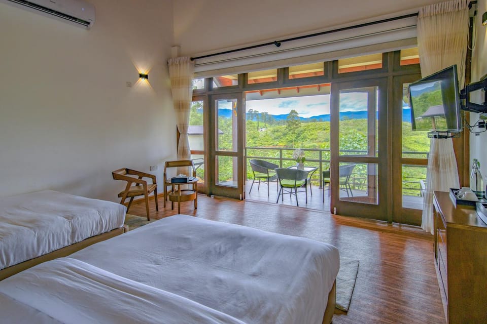 Bed, TV and multimedia, Photo of the whole room, Bedroom, Mountain view