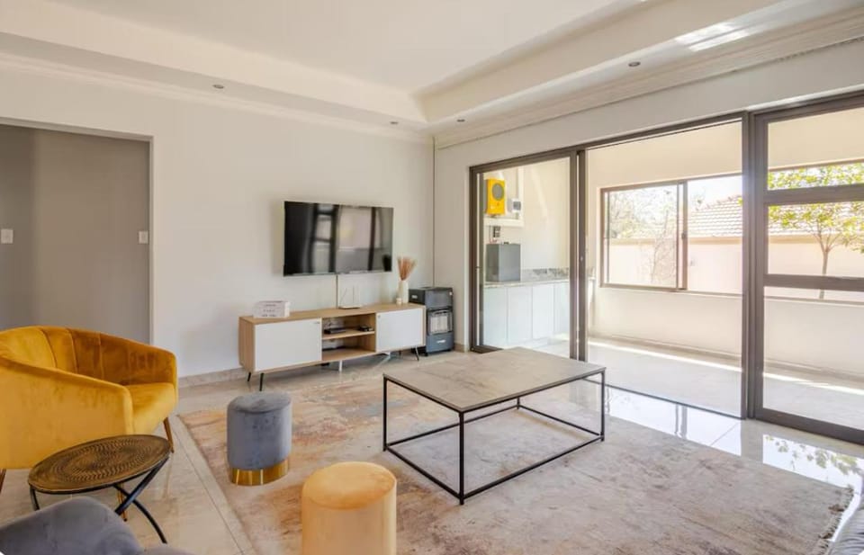 Serene City Escape - Near Sandton, Melrose and Illovo Apartment in Sandton