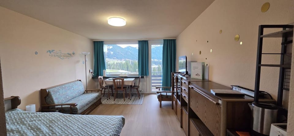 TV and multimedia, Living room, Photo of the whole room, Dining area, Bedroom