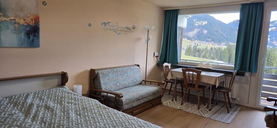 Living room, Dining area, Bedroom, Mountain view