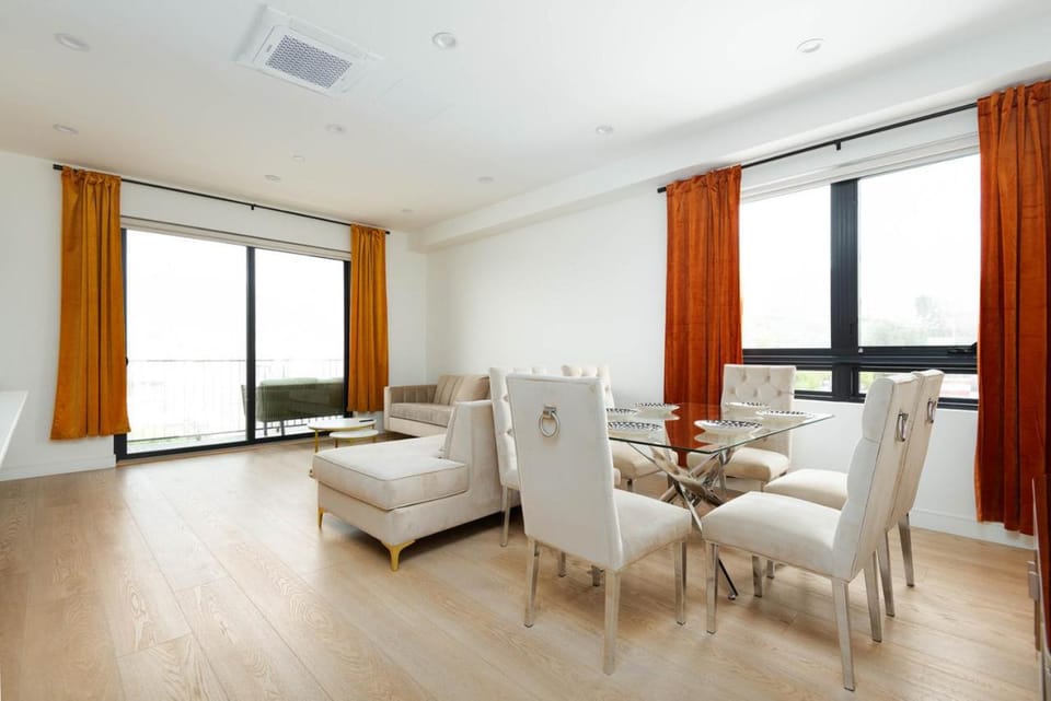 Stylish Apartments in Glendale with Free Parking Apartment in Glendale